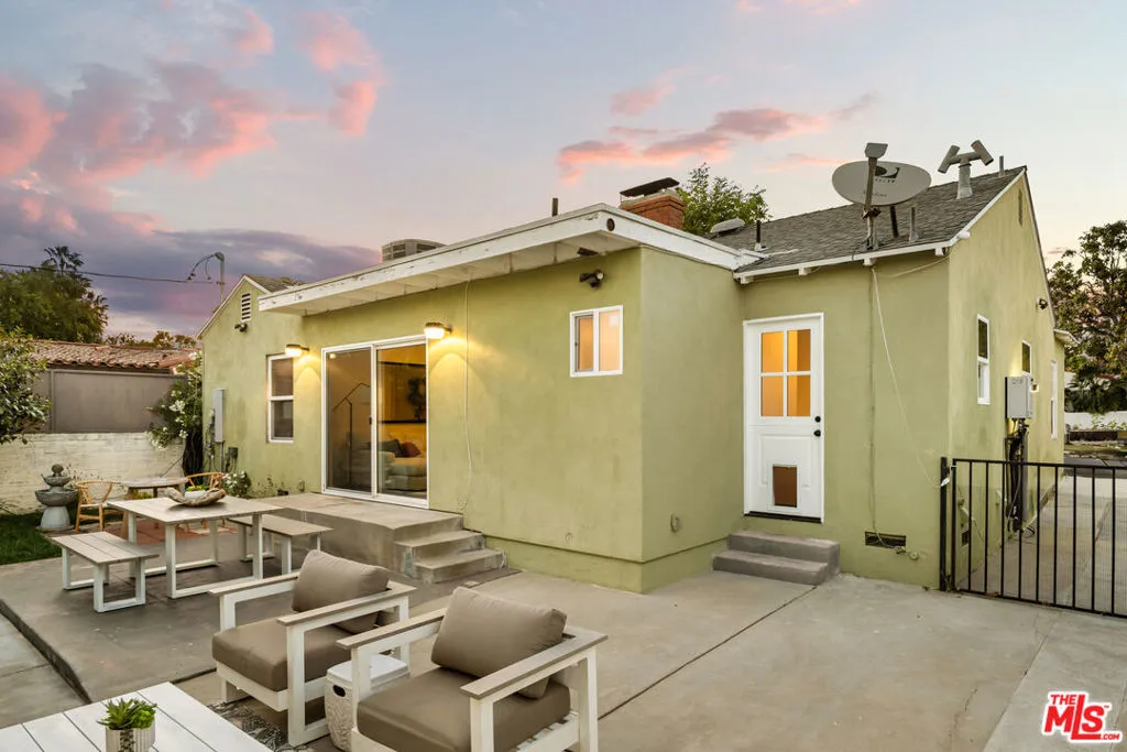 11536 Otsego Street, Valley Village, California 91601 home-pic-35